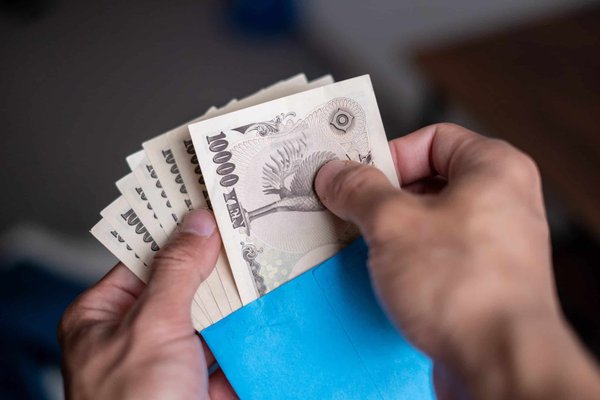 Quels facteurs influencent le coût d'une piscine en coque ?