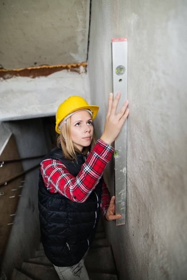 3 bonnes raisons d'engager un artisan en cas de problèmes d'humidité dans votre cave