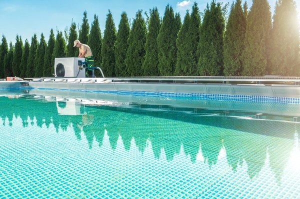 Idées de décoration pour piscines avec systèmes de chauffage intégrés