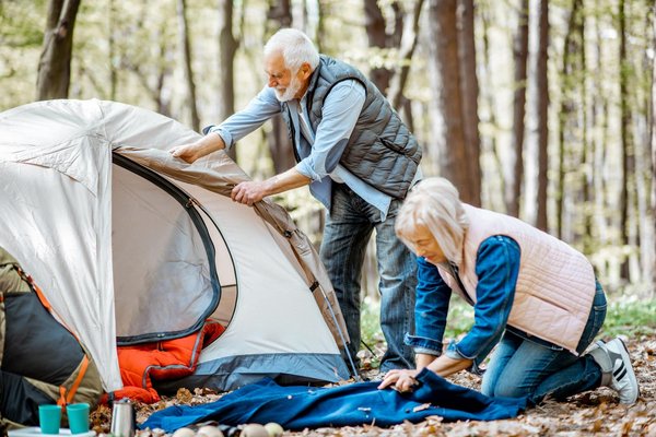 Peut-on trouver des emplacements ombragés au camping Epi Bleu ?