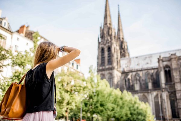 Quels sont les défis et solutions pour la gestion des eaux pluviales en milieu urbain ?